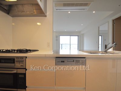 Kitchen ※Photo of the same layout on 17 floor. Decoration and fixture may differ.
