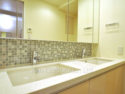Powder Room ※Photo of the same layout on 17 floor. Decoration and fixture may differ.