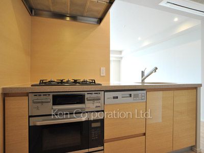 Kitchen ※Photo of the same layout on 18 floor. Decoration and fixture may differ.