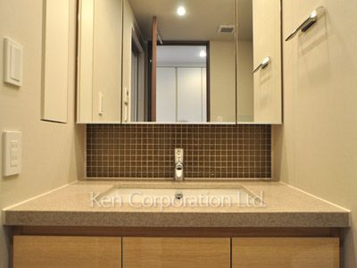 Powder Room ※Photo of the same layout on 18 floor. Decoration and fixture may differ.