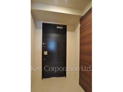 Entrance ※Photo of the same layout on 18 floor. Decoration and fixture may differ.