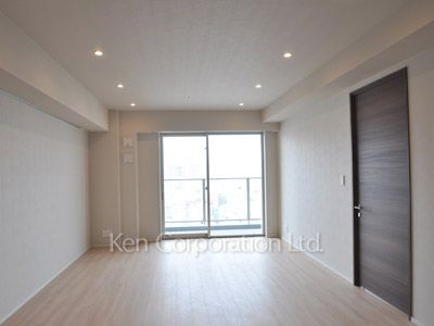 Living-Dining ※Photo of the same layout on 18 floor. Decoration and fixture may differ.