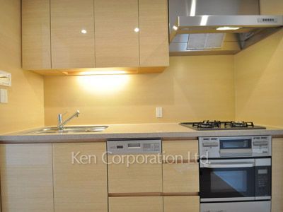 Kitchen ※Photo of the same layout on 18 floor. Decoration and fixture may differ.