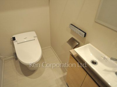 Lavatory ※Photo of the same layout on 18 floor. Decoration and fixture may differ.