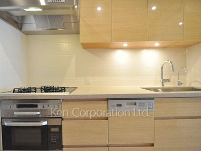 Kitchen ※Photo of the same layout on 30 floor. Decoration and fixture may differ.