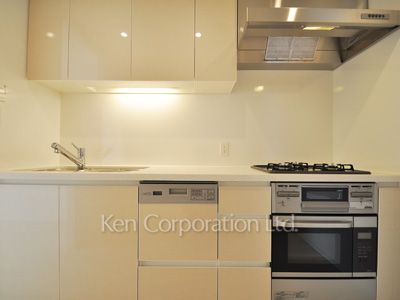 Kitchen ※Photo of the same layout on 17 floor. Decoration and fixture may differ.