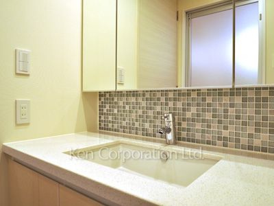 Powder Room ※Photo of the same layout on 17 floor. Decoration and fixture may differ.