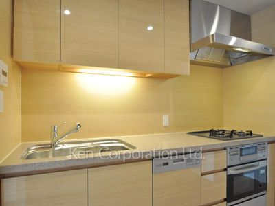 Kitchen ※Photo of the same layout on 18 floor. Decoration and fixture may differ.