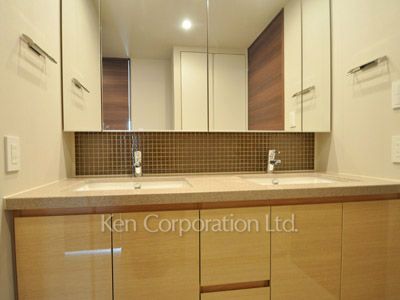 Powder Room ※Photo of the same layout on 18 floor. Decoration and fixture may differ.
