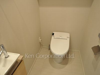Lavatory ※Photo of the same layout on 18 floor. Decoration and fixture may differ.
