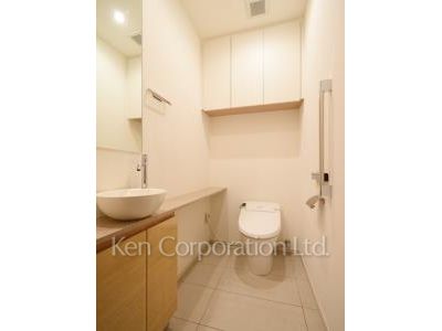 Lavatory ※Photo of the same layout on 22 floor. Decoration and fixture may differ.