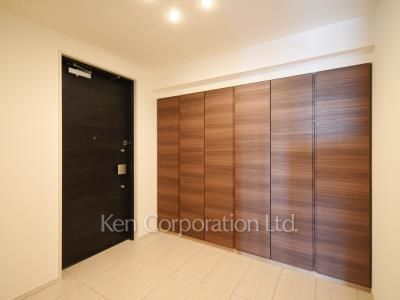 Entrance ※Photo of the same layout on 22 floor. Decoration and fixture may differ.