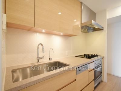 Kitchen ※Photo of the same layout on 22 floor. Decoration and fixture may differ.