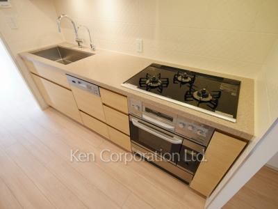 Kitchen ※Photo of the same layout on 22 floor. Decoration and fixture may differ.