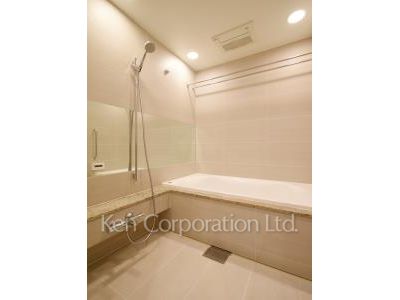 Bath ※Photo of the same layout on 22 floor. Decoration and fixture may differ.