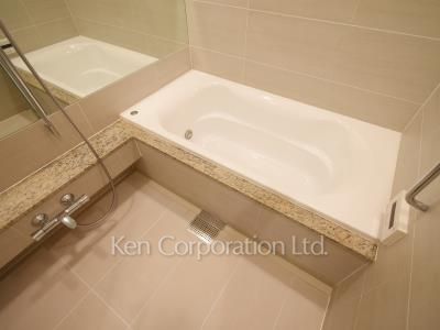 Bath ※Photo of the same layout on 22 floor. Decoration and fixture may differ.