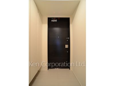 Entrance ※Photo of the same layout on 25 floor. Decoration and fixture may differ.