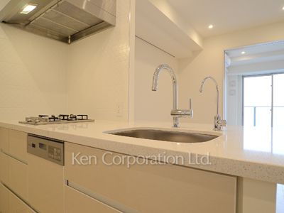 Kitchen ※Photo of the same layout on 25 floor. Decoration and fixture may differ.