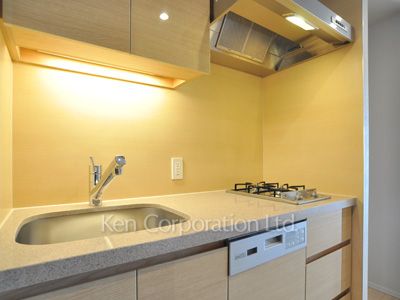 Kitchen ※Photo of the same layout on 18 floor. Decoration and fixture may differ.