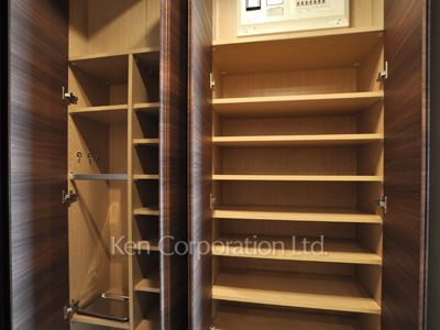 Shoes Closet ※Photo of the same layout on 18 floor. Decoration and fixture may differ.