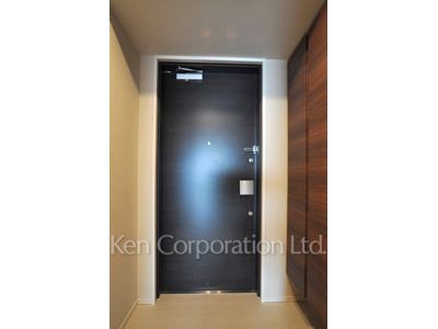 Entrance ※Photo of the same layout on 18 floor. Decoration and fixture may differ.