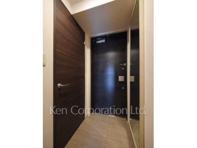 Entrance ※Photo of the same layout on 4 floor. Decoration and fixture may differ.