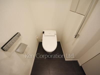 Lavatory ※Photo of the same layout on 4 floor. Decoration and fixture may differ.