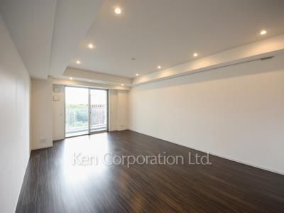 Living-Dining ※Photo of the same layout on 4 floor. Decoration and fixture may differ.