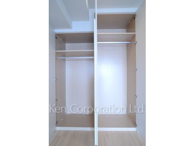 Closet ※Photo of the same layout on 18 floor. Decoration and fixture may differ.