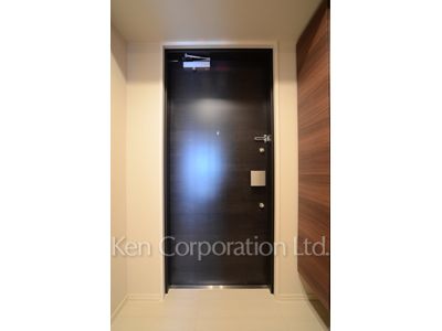 Entrance ※Photo of the same layout on 18 floor. Decoration and fixture may differ.