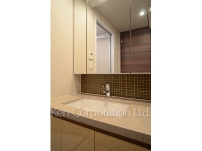 Powder Room ※Photo of the same layout on 18 floor. Decoration and fixture may differ.