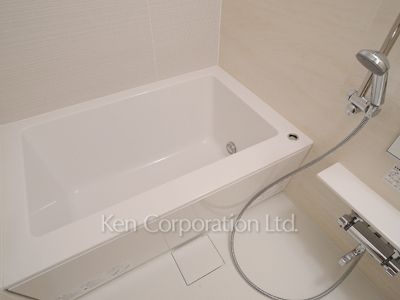 Bath ※Photo of the same layout on 18 floor. Decoration and fixture may differ.