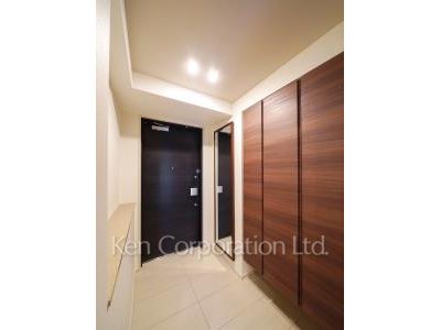 Entrance ※Photo of the same layout on 6 floor. Decoration and fixture may differ.