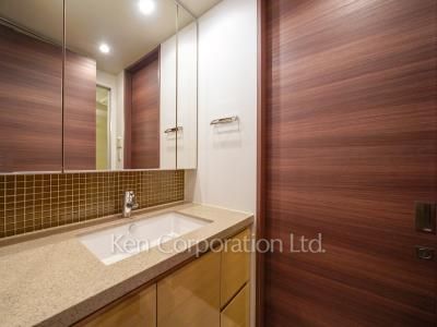 Powder Room ※Photo of the same layout on 6 floor. Decoration and fixture may differ.