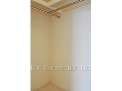 Closet ※Photo of the same layout on 17 floor. Decoration and fixture may differ.