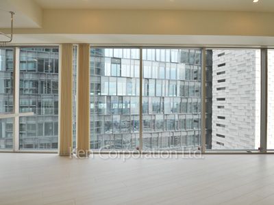 Living-Dining ※Photo of the same layout on 17 floor. Decoration and fixture may differ.