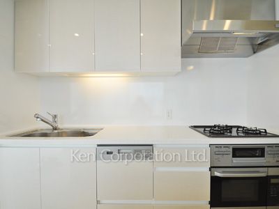 Kitchen ※Photo of the same layout on 17 floor. Decoration and fixture may differ.