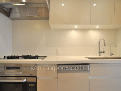 Kitchen ※Photo of the same layout on 29 floor. Decoration and fixture may differ.