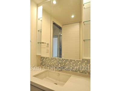 Powder Room ※Photo of the same layout on 29 floor. Decoration and fixture may differ.