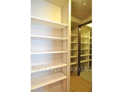Closet ※Photo of the same layout on 30 floor. Decoration and fixture may differ.