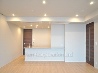Living-Dining ※Photo of the same layout on 30 floor. Decoration and fixture may differ.