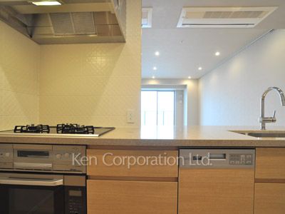 Kitchen ※Photo of the same layout on 30 floor. Decoration and fixture may differ.