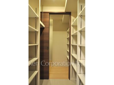 Shoes-In Closet ※Photo of the same layout on 30 floor. Decoration and fixture may differ.