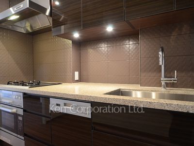 Kitchen ※Photo of the same layout on 31 floor. Decoration and fixture may differ.
