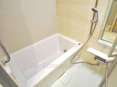 Bath ※Photo of the same layout on 4 floor. Decoration and fixture may differ.