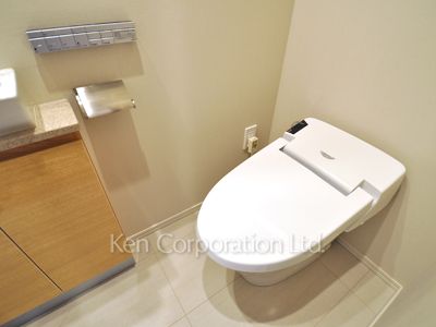 Lavatory ※Photo of the same layout on 4 floor. Decoration and fixture may differ.