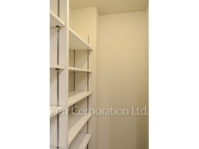Shoes-In Closet ※Photo of the same layout on 30 floor. Decoration and fixture may differ.