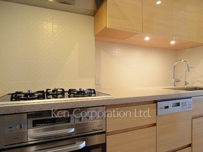 Kitchen ※Photo of the same layout on 30 floor. Decoration and fixture may differ.