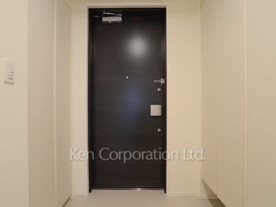 Entrance ※Photo of the same layout on 25 floor. Decoration and fixture may differ.