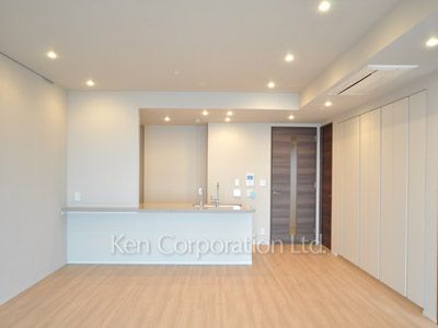 Living-Dining ※Photo of the same layout on 30 floor. Decoration and fixture may differ.